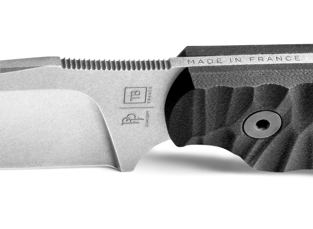 COMMANDEUR-BLACK-G10-TOXIFIED-WITH-LEATHER-SHEATH-02