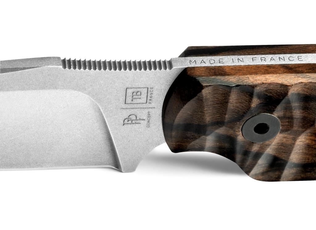 COMMANDEUR-ZIRICOTE-WOOD-TOXIFIED-WITH-LEATHER-SHEATH-02